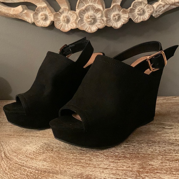 Women Black Wedges Size 6.5 - Picture 1 of 3
